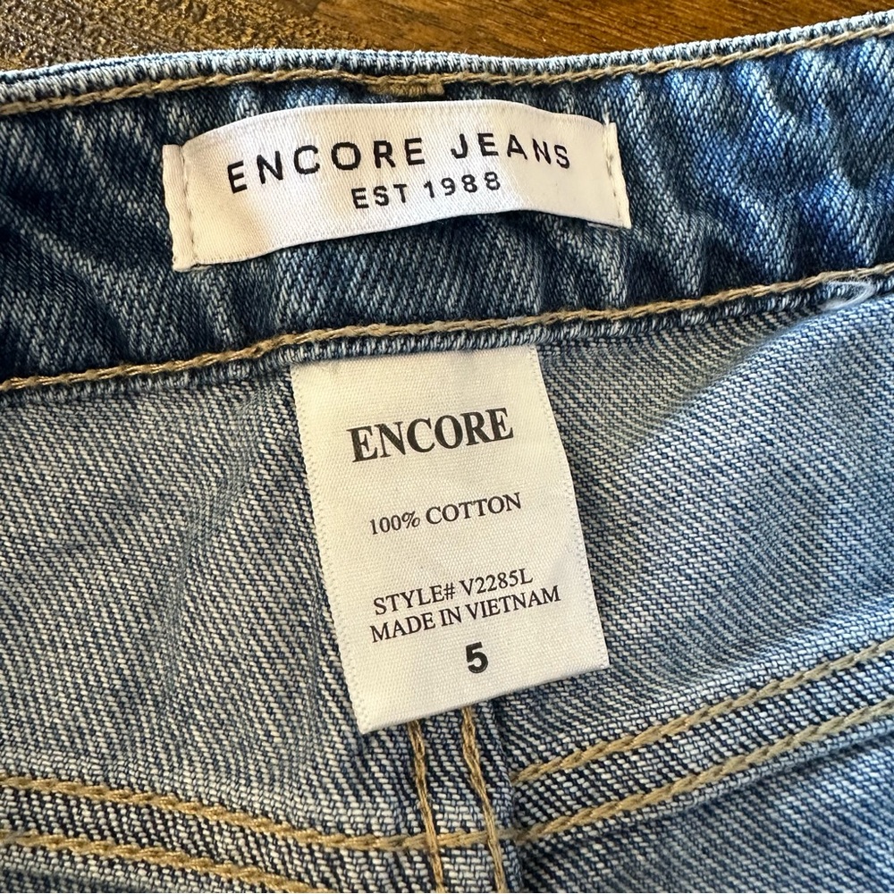Encore Jeans - Picture 3 of 4